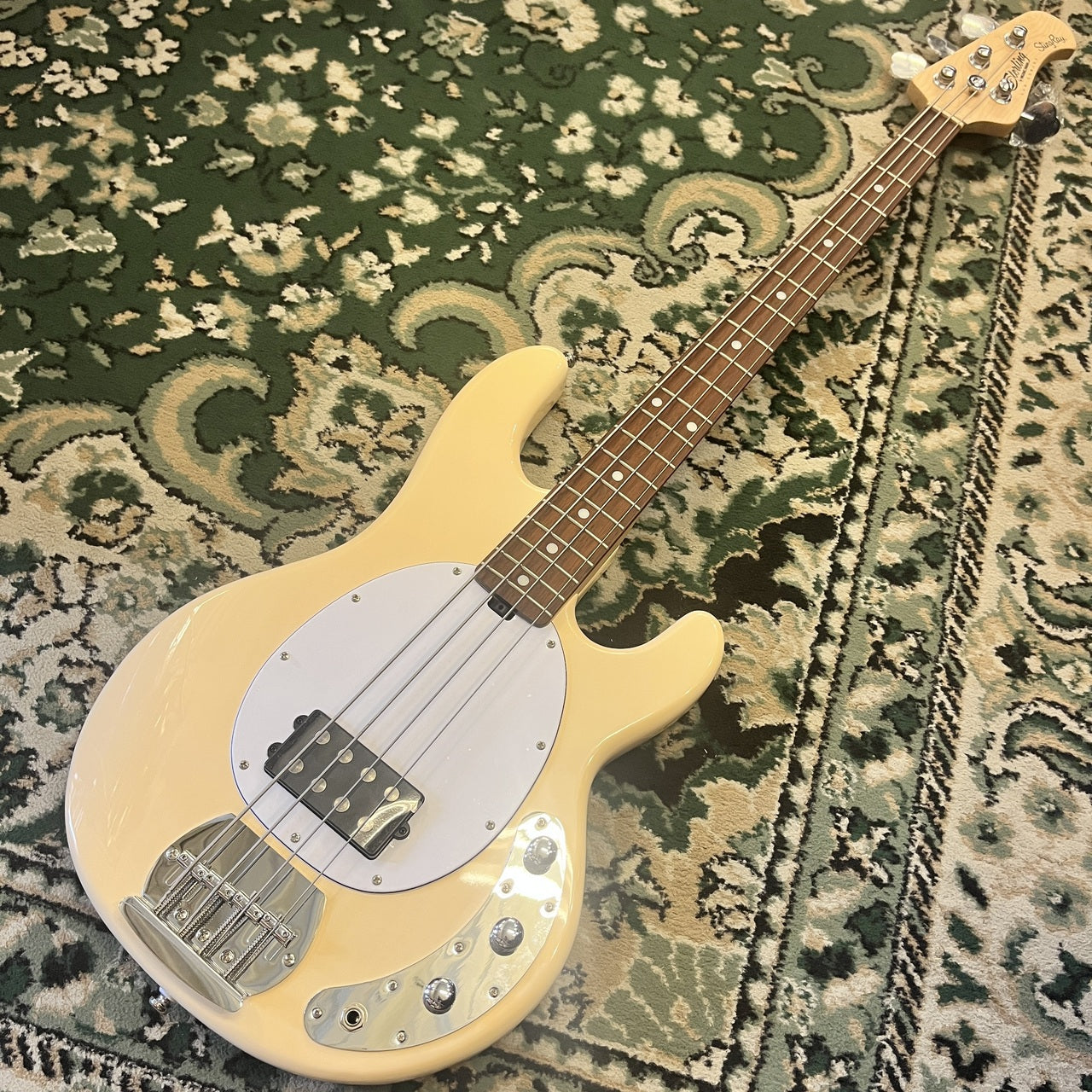 Sterling エレキベース RAY4 Vintage Cream